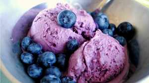 blueberries_ice_cream_1366x768